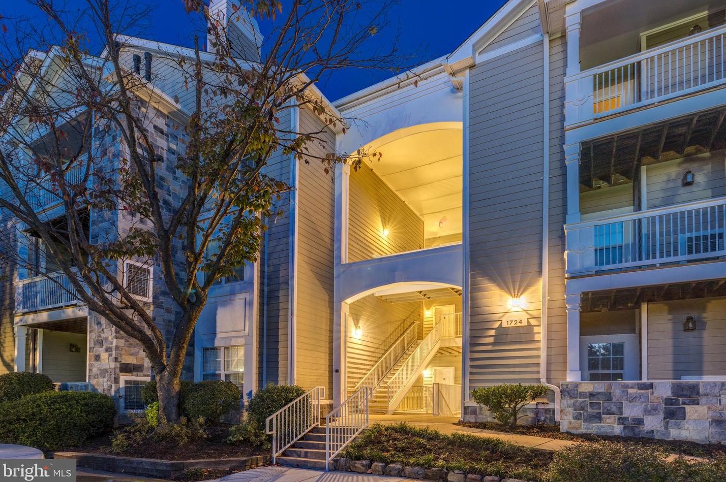1724 Lake Shore Crest Dr #15, Herndon, VA 20190