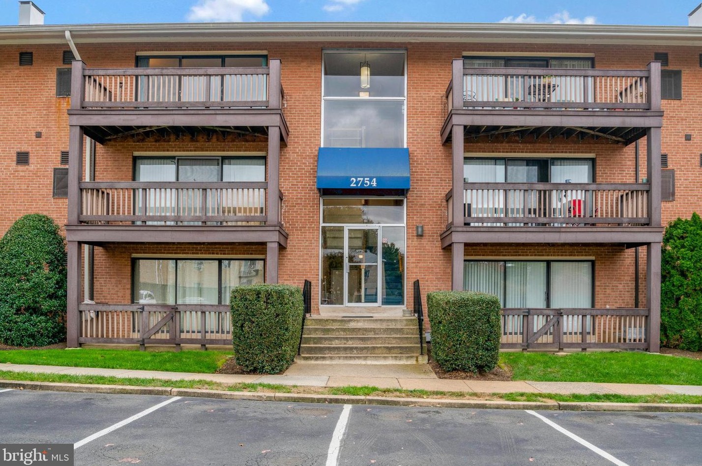 2754 Hollywood Rd #301, Falls Church, VA 22043