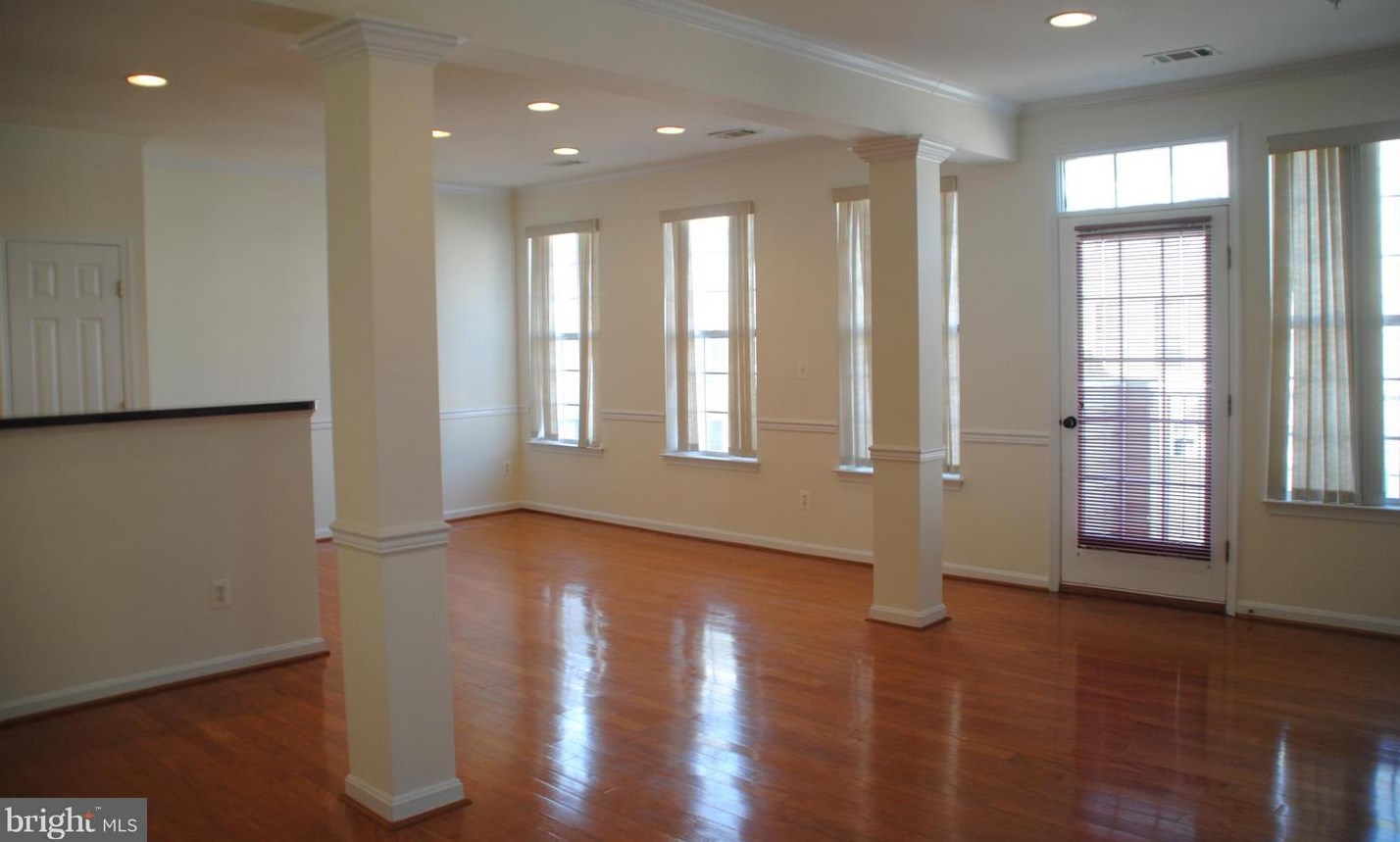 2664 Manhattan Pl Ste 304, Vienna, VA 22180