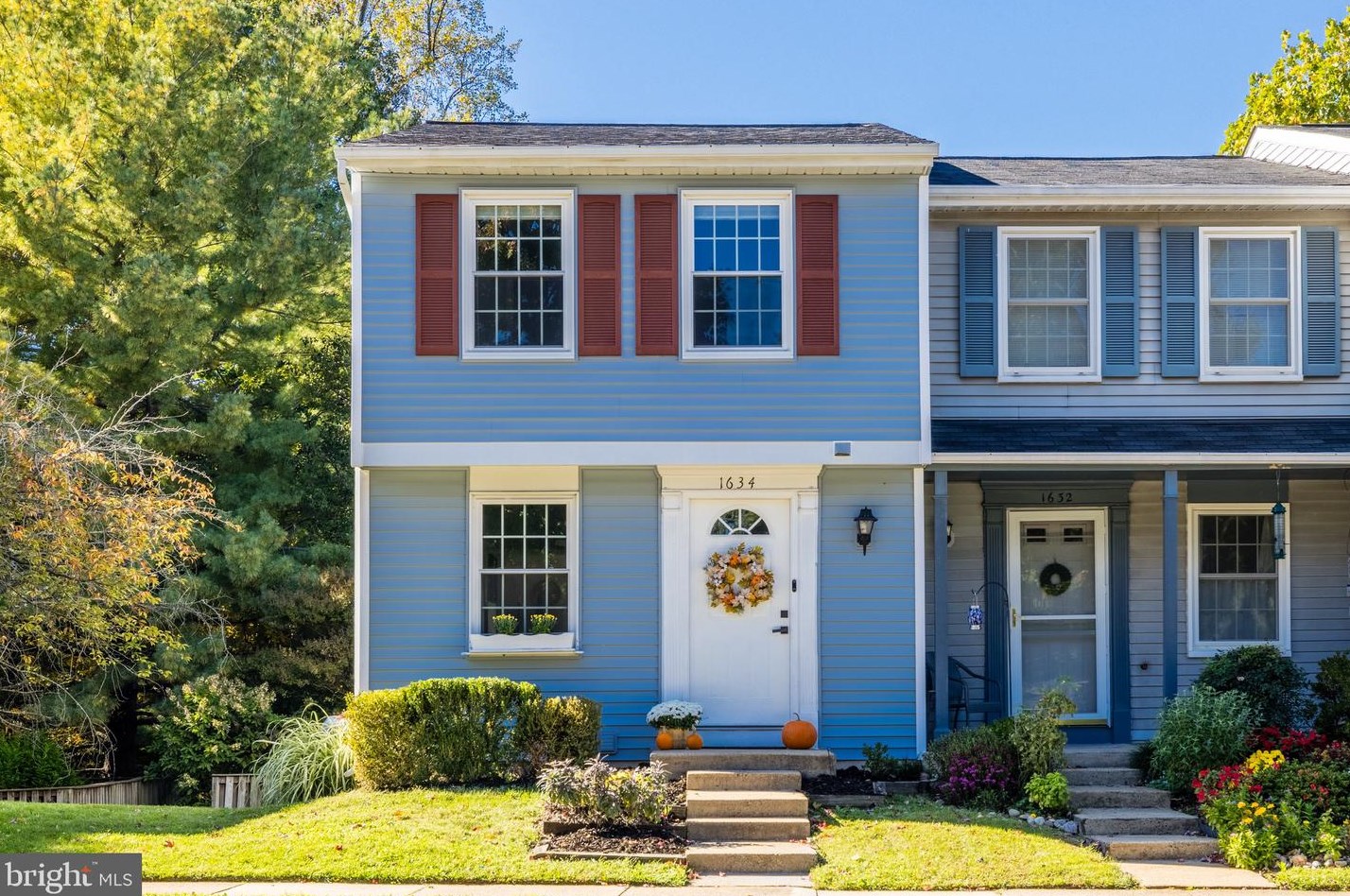 1634 Purple Sage Dr, Herndon, VA 20194