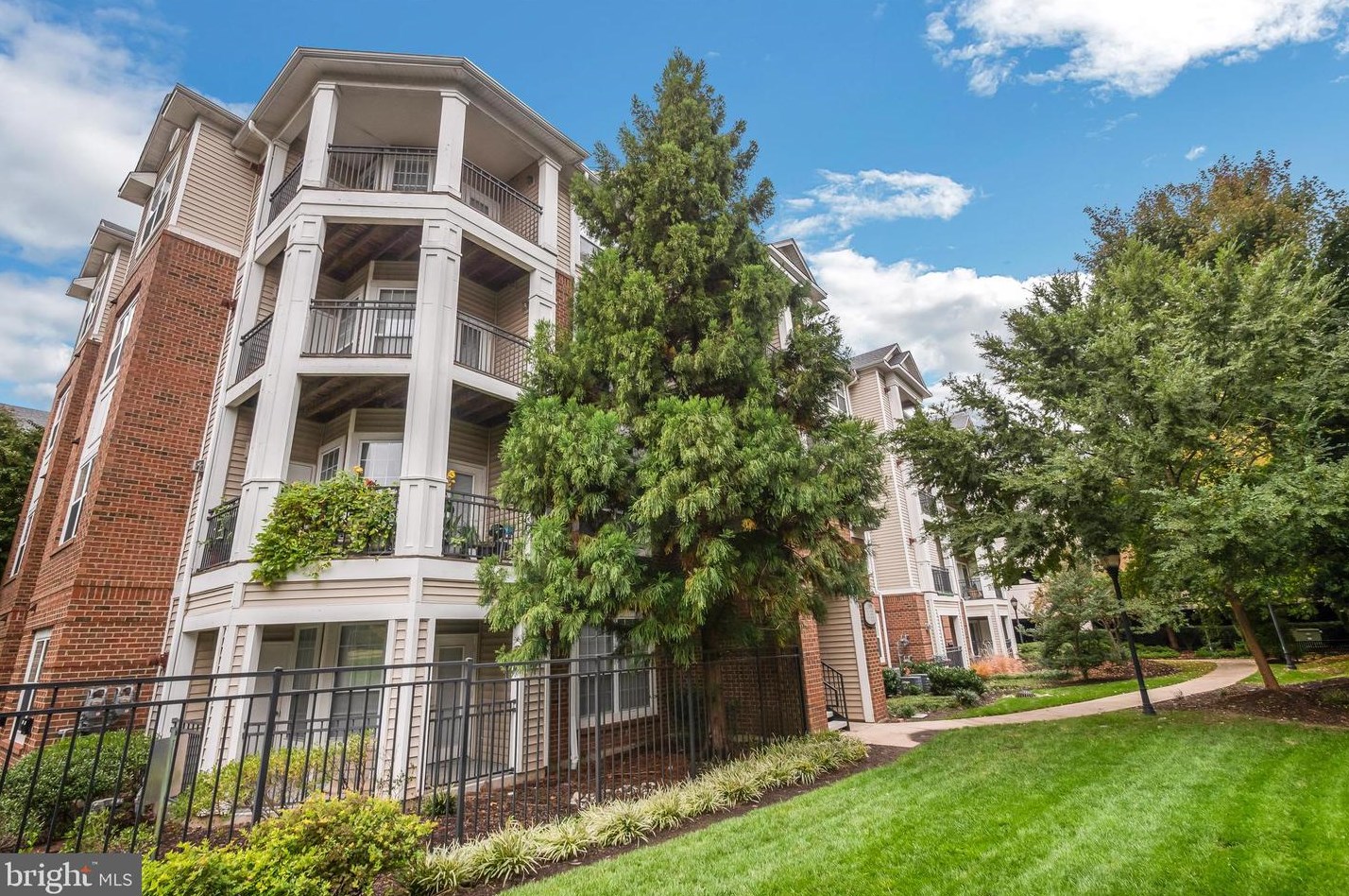12909 Centre Park Cir #102, Herndon, VA 20171