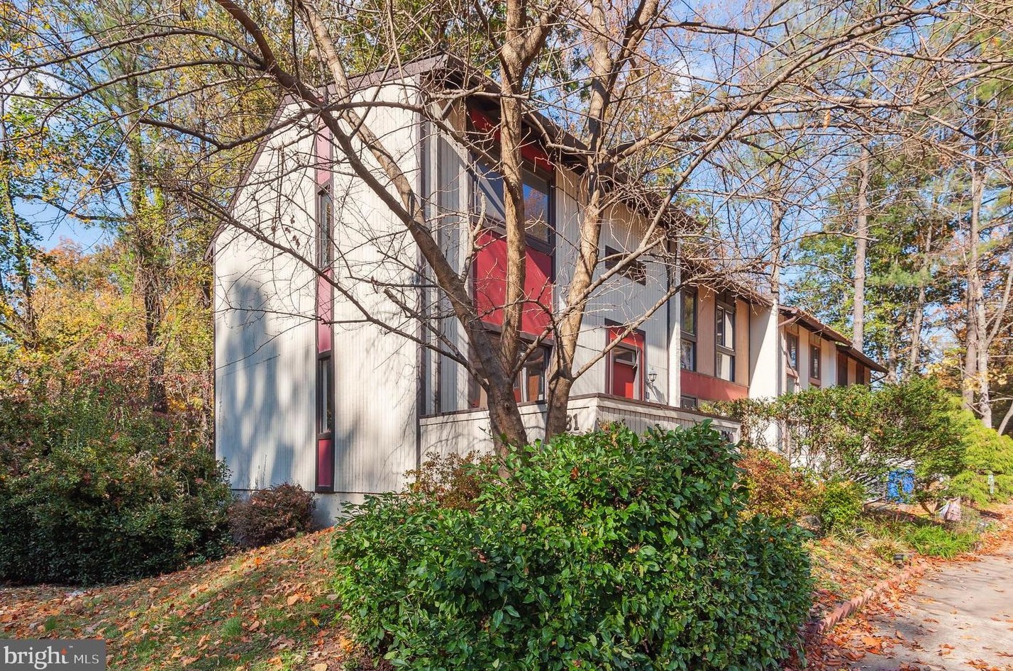 2281 Emerald Heights Ct, Herndon, VA 20191