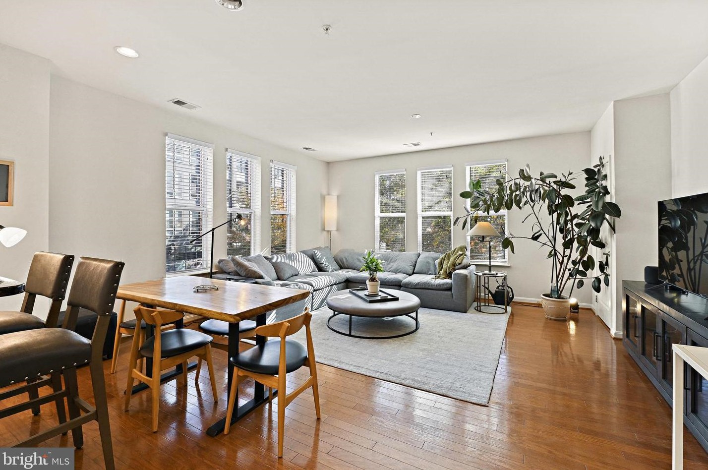 2665 Prosperity Ave #211, Fairfax, VA 22031