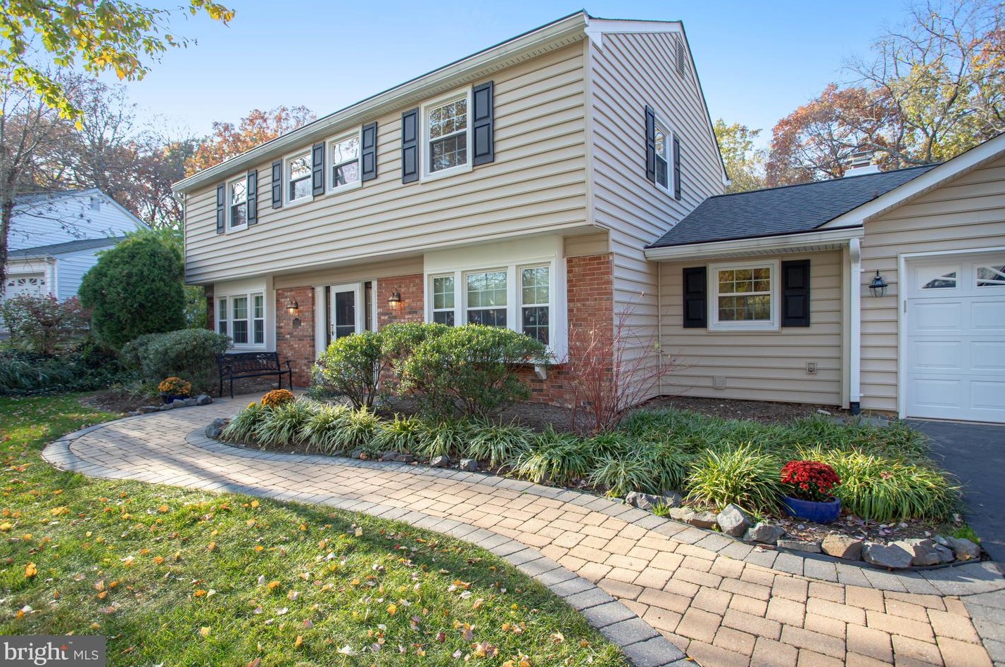 13143 Madonna Ln, Fairfax, VA 22033