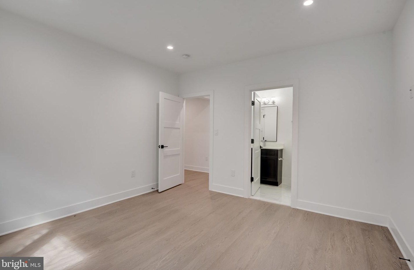 119 Moore Ave, Vienna VA  22180-5872 exterior