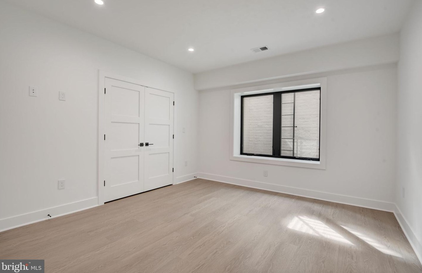 119 Moore Ave, Vienna VA  22180-5872 exterior