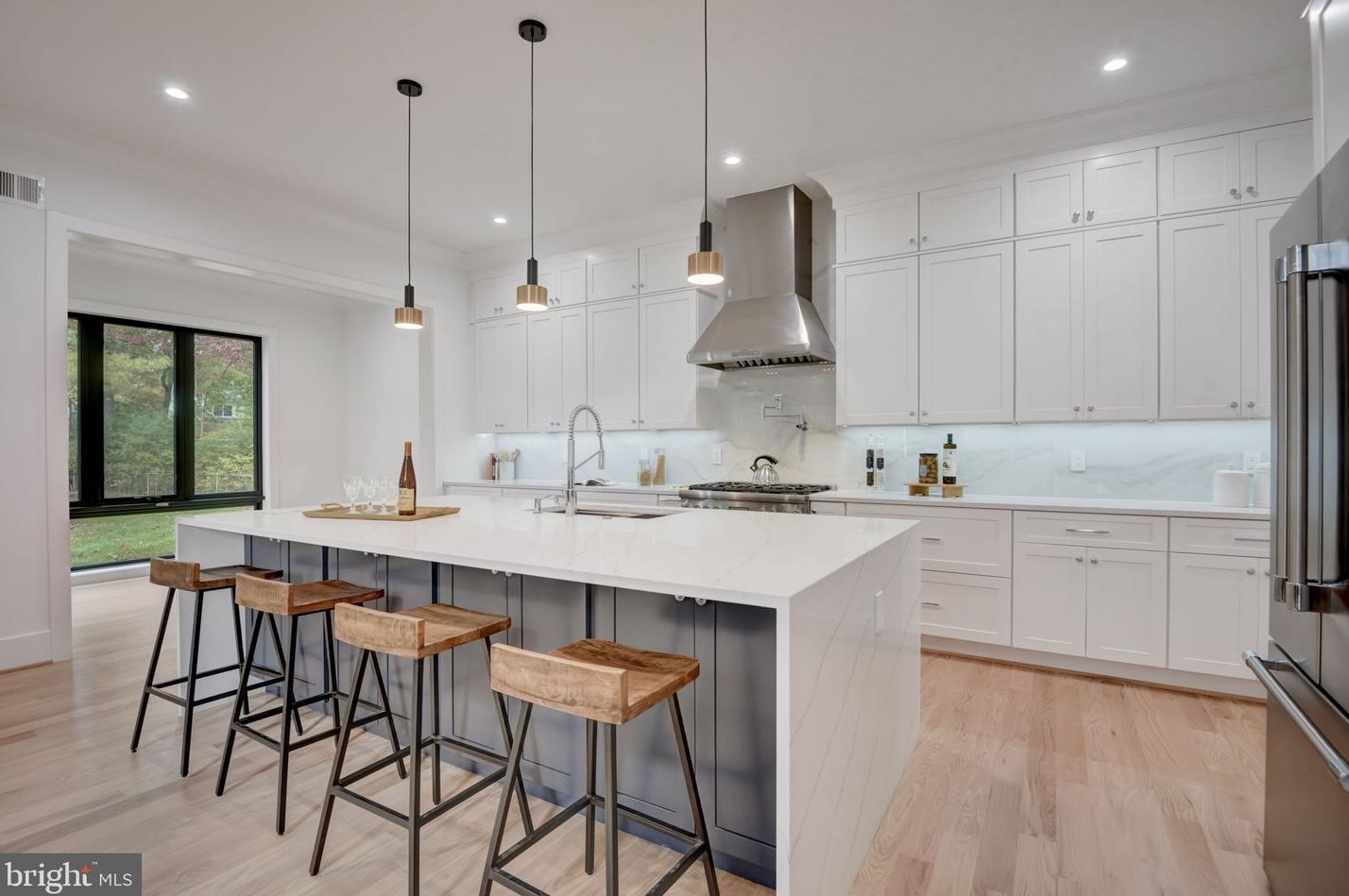 119 Moore Ave, Vienna VA  22180-5872 exterior