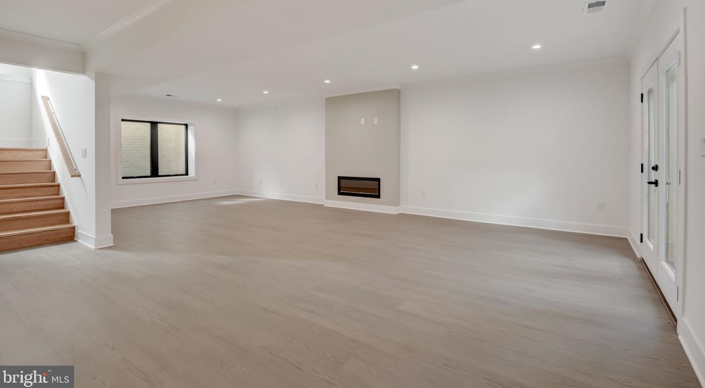 119 Moore Ave, Vienna VA  22180-5872 exterior