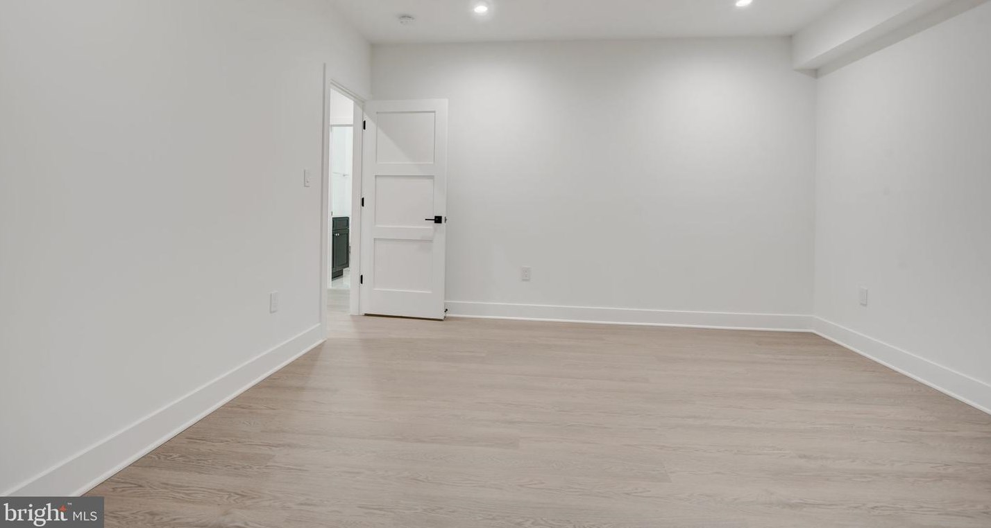 119 Moore Ave, Vienna VA  22180-5872 exterior