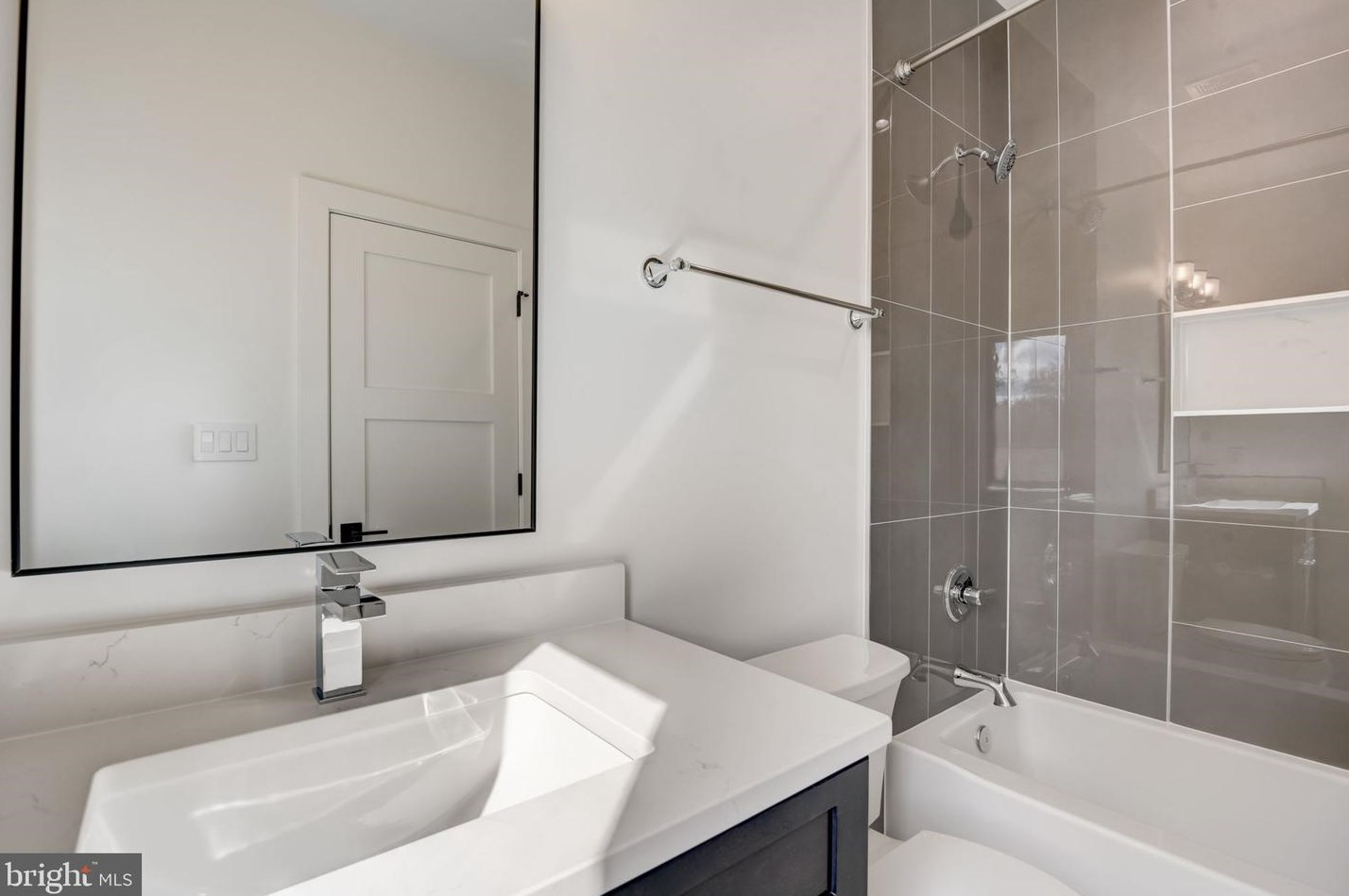 119 Moore Ave, Vienna VA  22180-5872 exterior