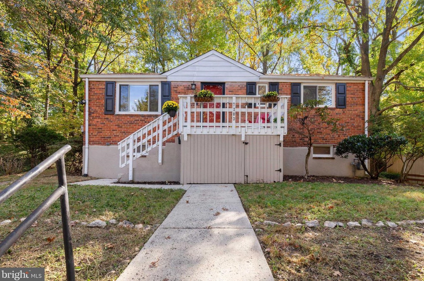 7203 Arthur Dr, Falls Church, VA 22046