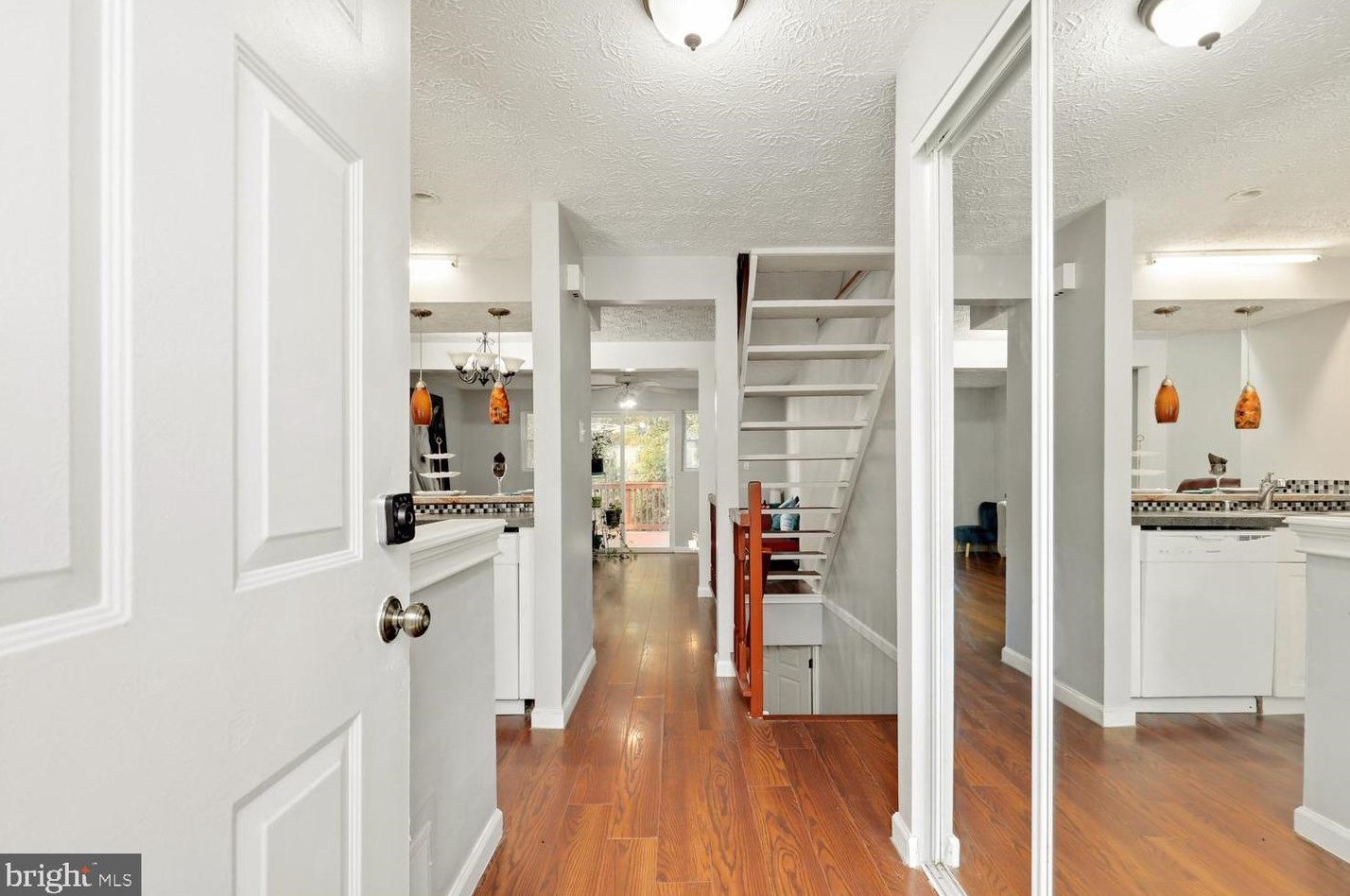 8050 Grandview Ct, Springfield, VA 22153