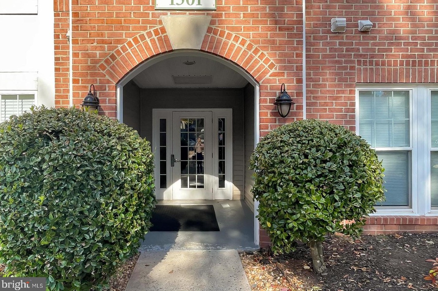 1501 North Point Dr #303, Herndon, VA 20194