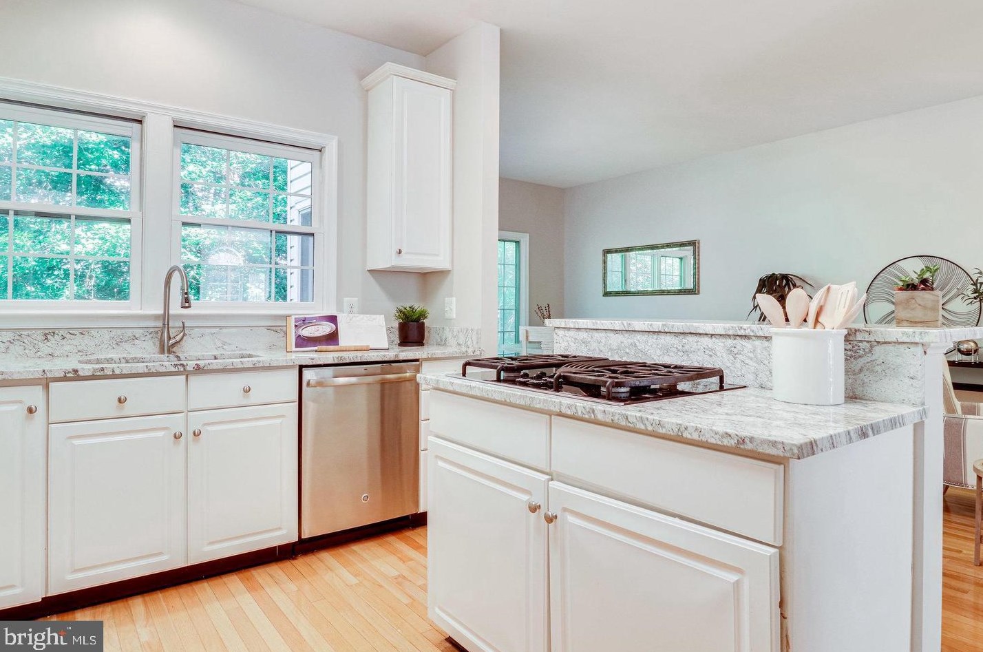 4038 Heatherstone Ct, Fairfax VA  22030-7452 exterior