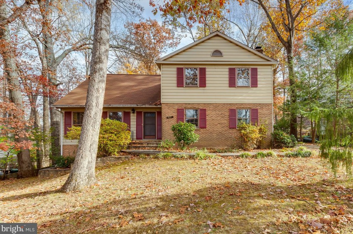 521 Woodland Ct Nw, Vienna, VA 22180