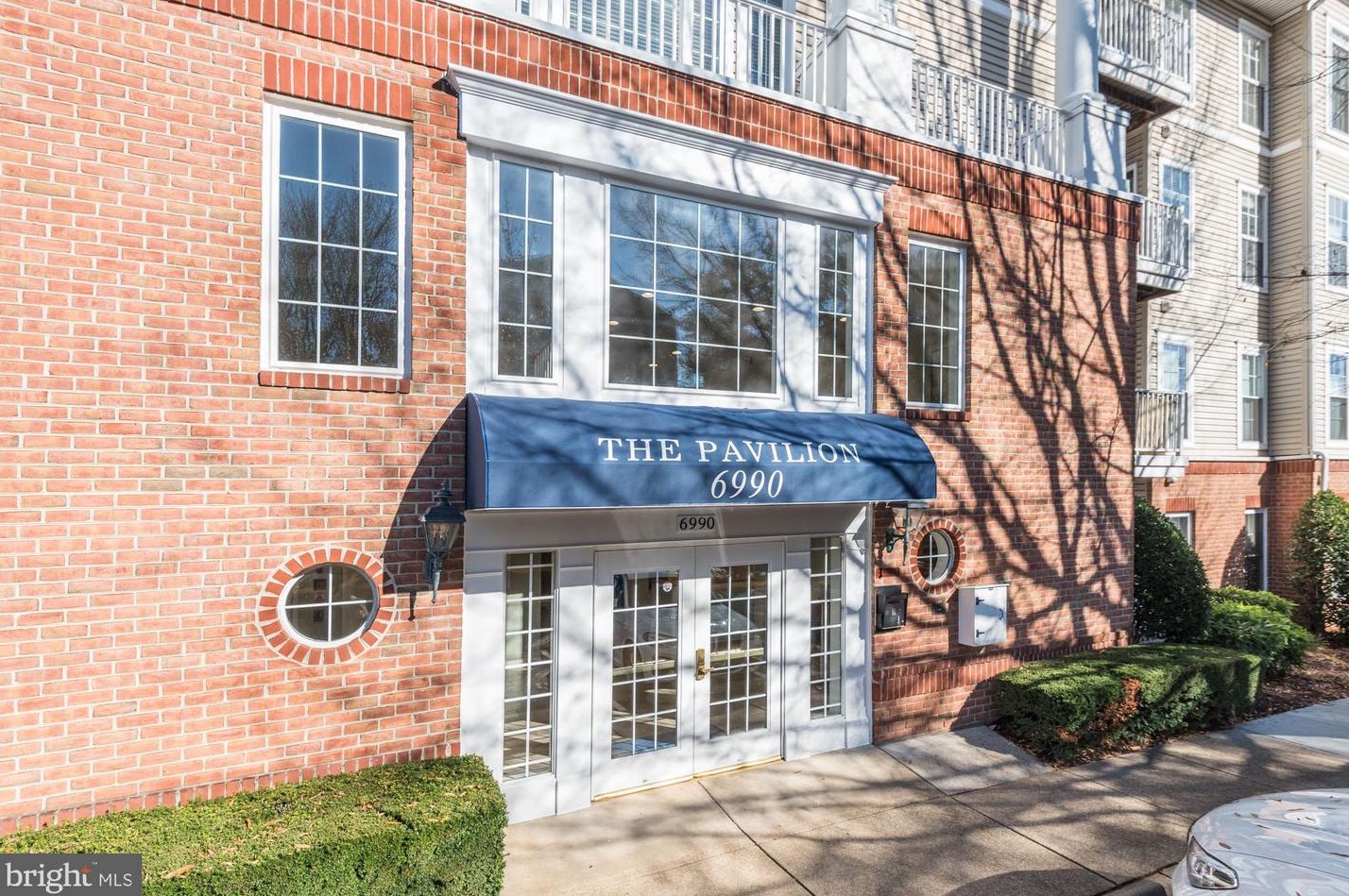 6990 Falls Reach Dr #406, Falls Church, VA 22043