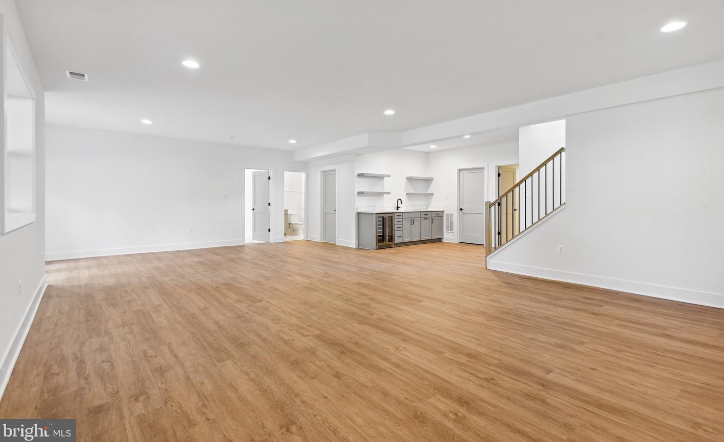 1002 Hillcrest Dr, Vienna VA  22180-6456 exterior