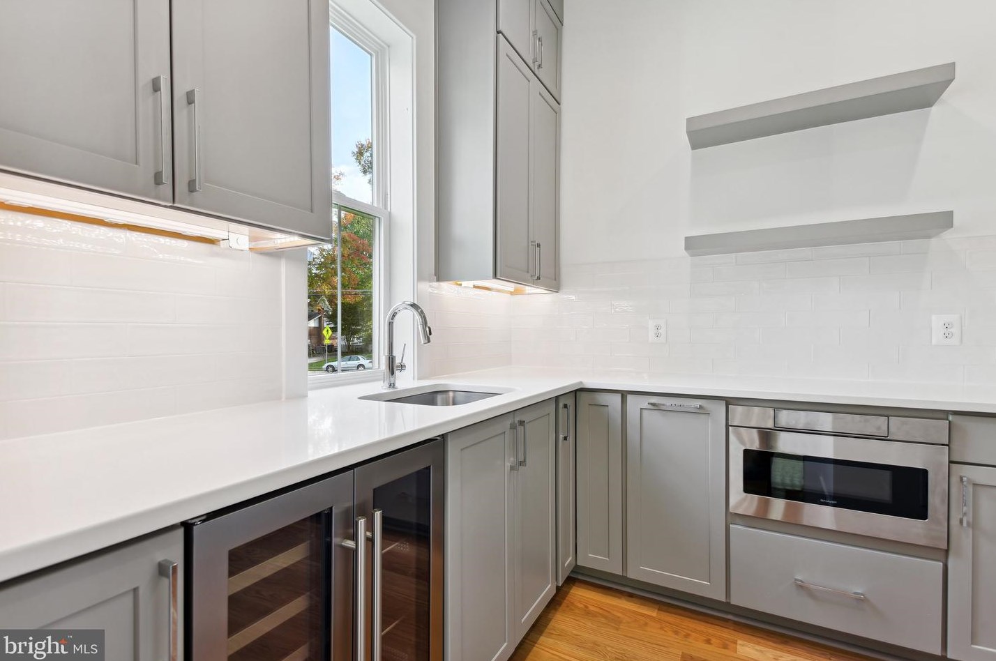 1002 Hillcrest Dr, Vienna VA  22180-6456 exterior