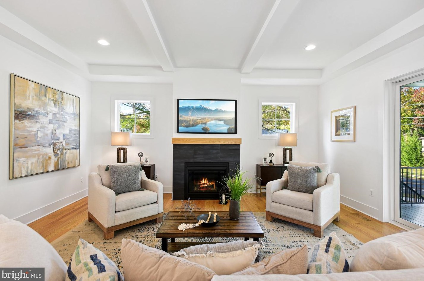 1002 Hillcrest Dr, Vienna VA  22180-6456 exterior