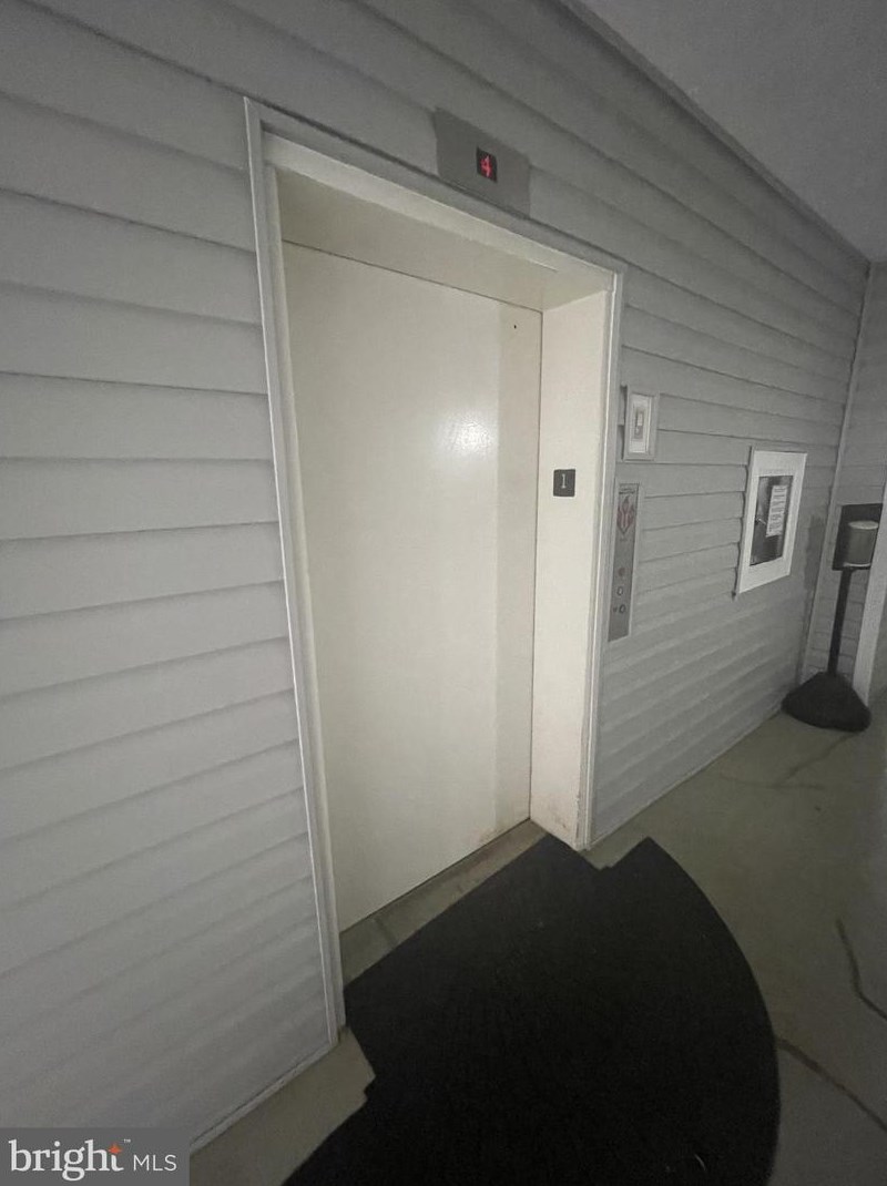 3176 Summit Square Dr #c-9, Vienna, VA 22124