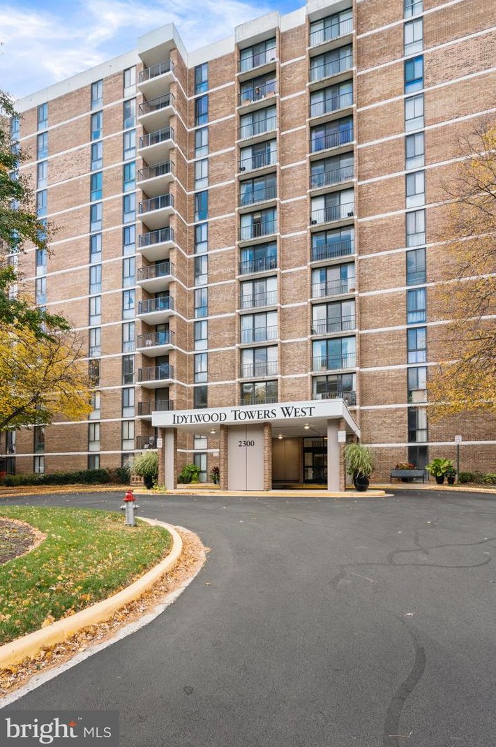 2300 Pimmit Dr #1408, Falls Church, VA 22043