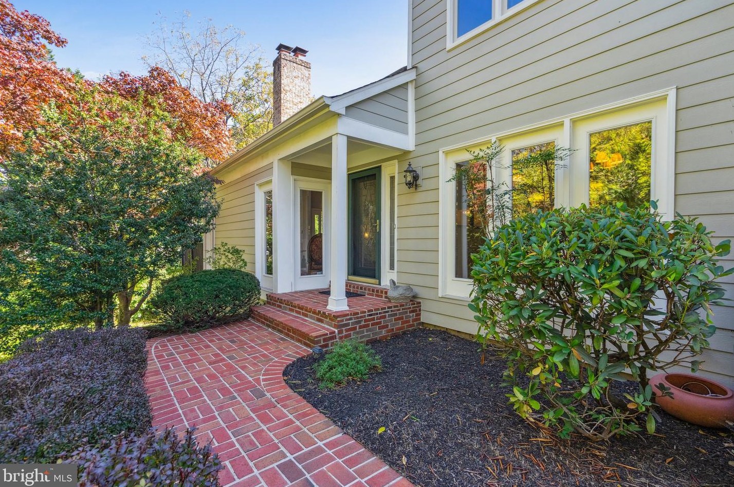 2923 Aran Ct, Vienna, VA 22124-1744