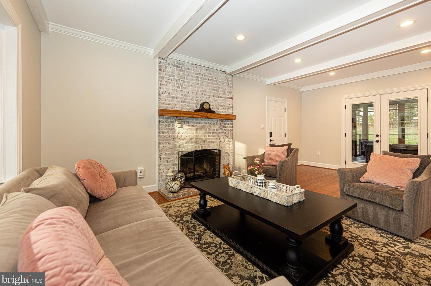 9741 Rolling Ridge Dr, Fairfax VA  22039-2915 exterior