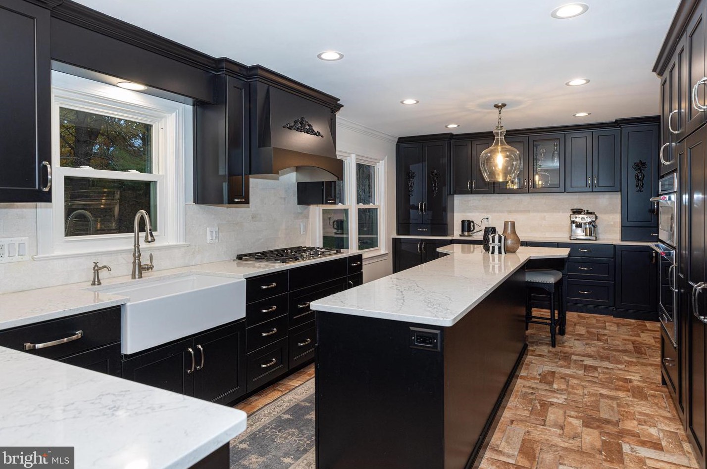 9741 Rolling Ridge Dr, Fairfax, VA 22039