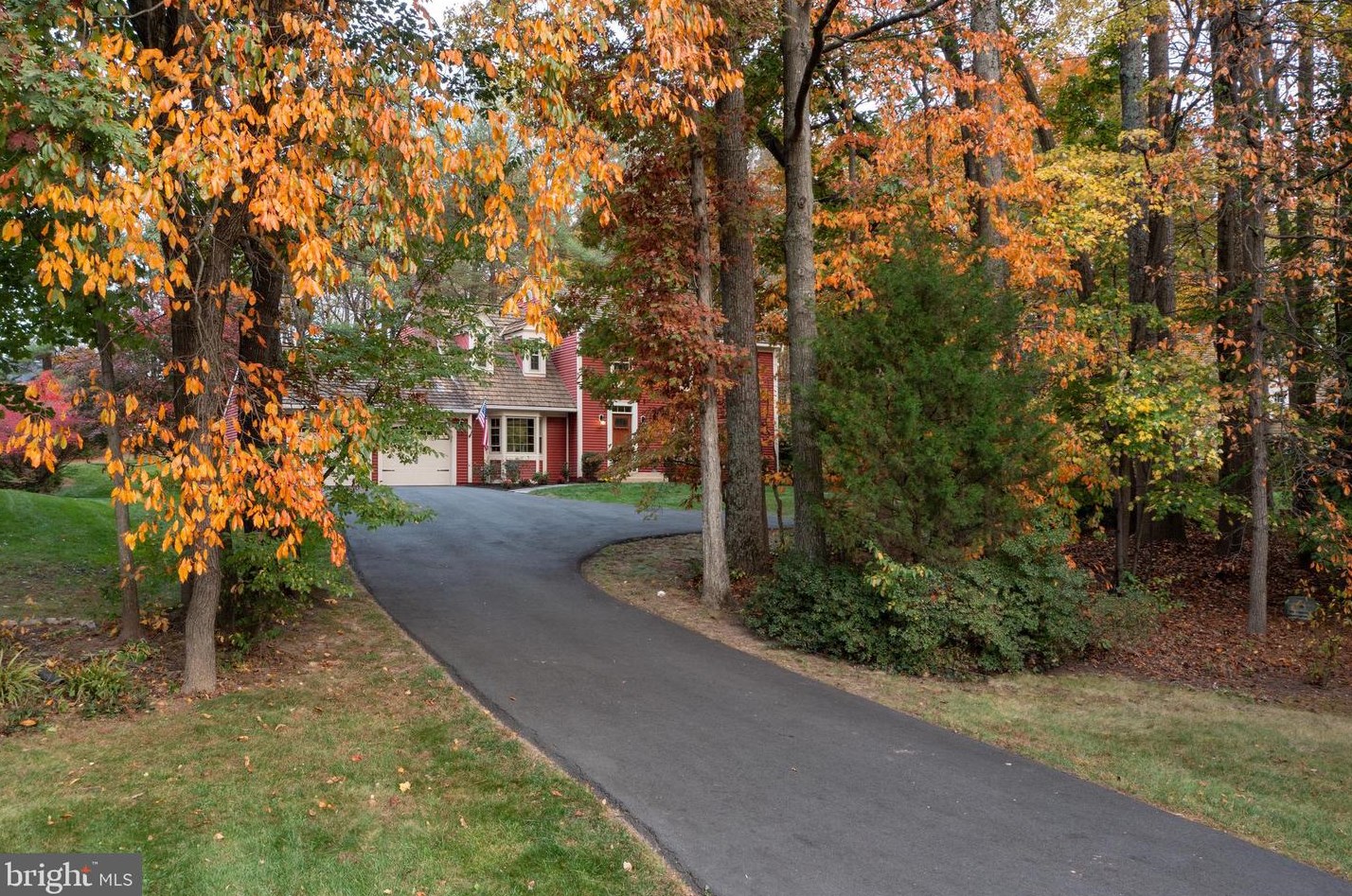 9741 Rolling Ridge Dr, Fairfax VA  22039-2915 exterior