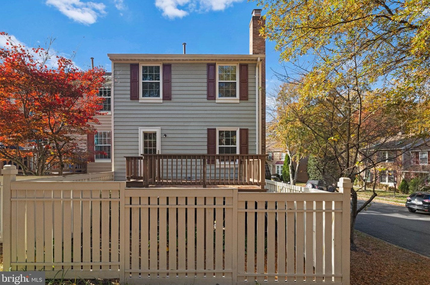 1526 Autumn Ridge Cir, Herndon, VA 20194