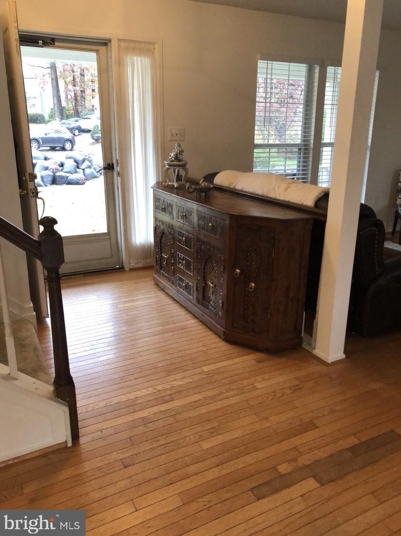 10801 Adare Dr, Fairfax, VA 22032-3128