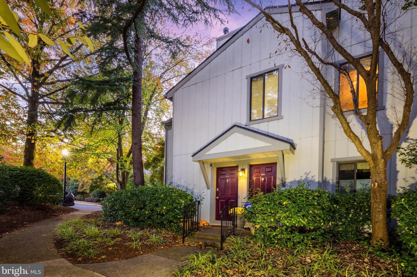 2322 Hunters Run Dr #2322, Herndon, VA 20191