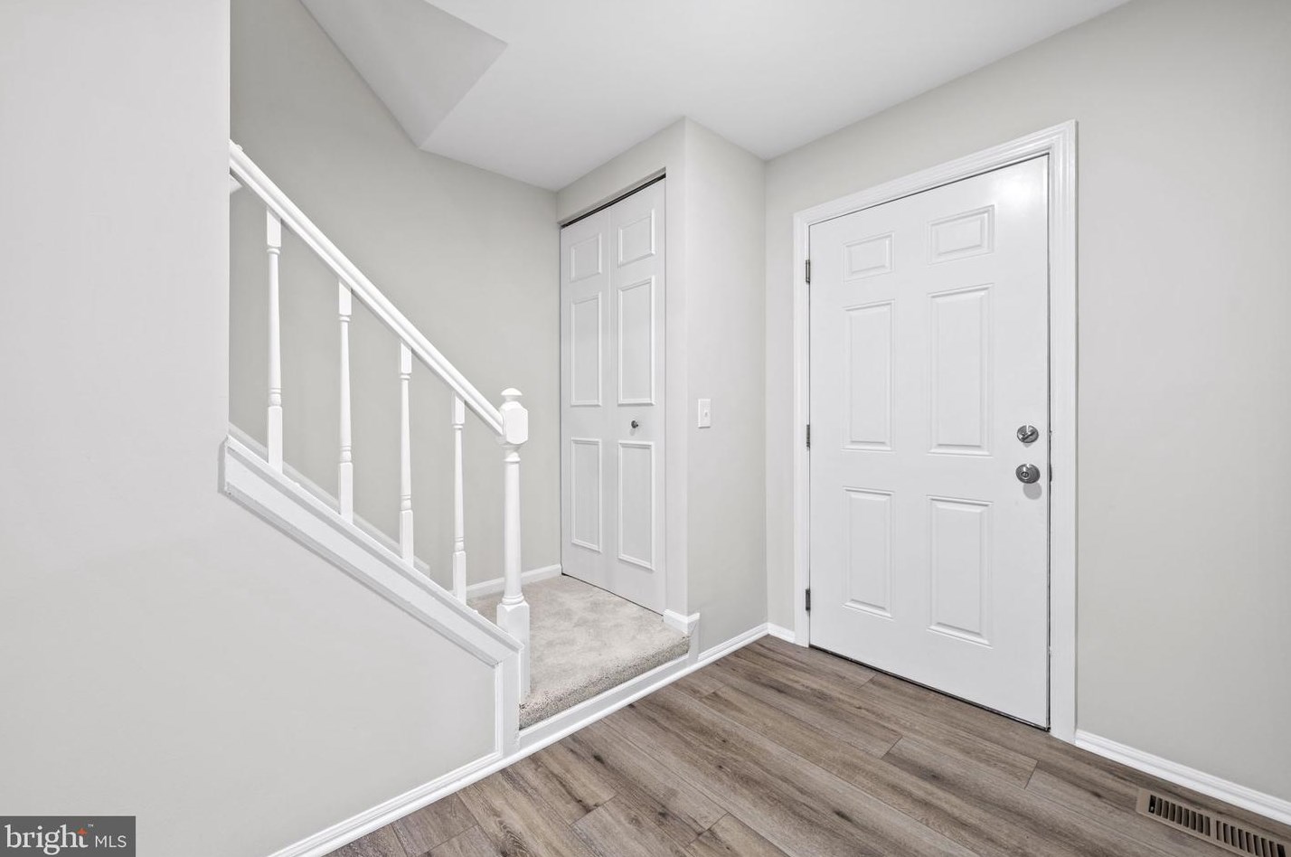 14716 Southwarke Pl, Centreville, VA 20120-1858