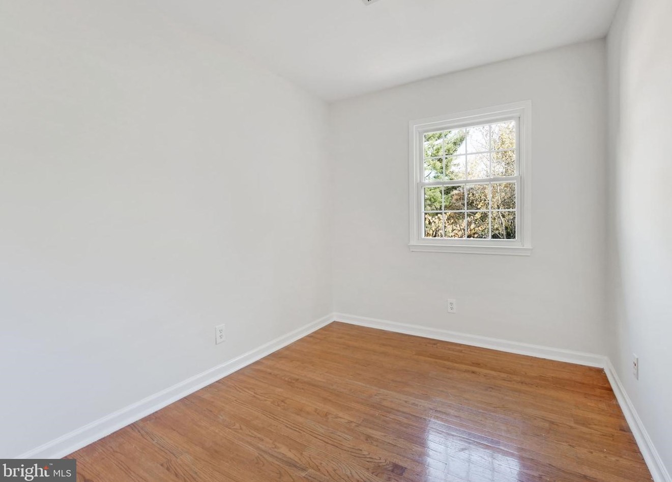 14827 Hoxton Sq, Centreville VA  20120-1838 exterior
