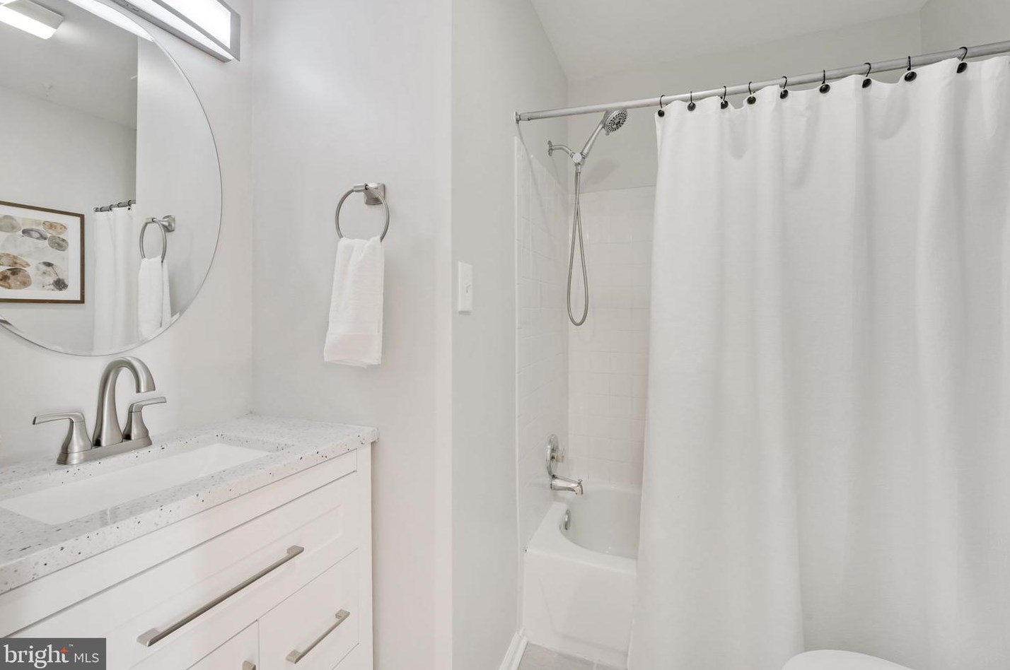 14827 Hoxton Sq, Centreville VA  20120-1838 exterior