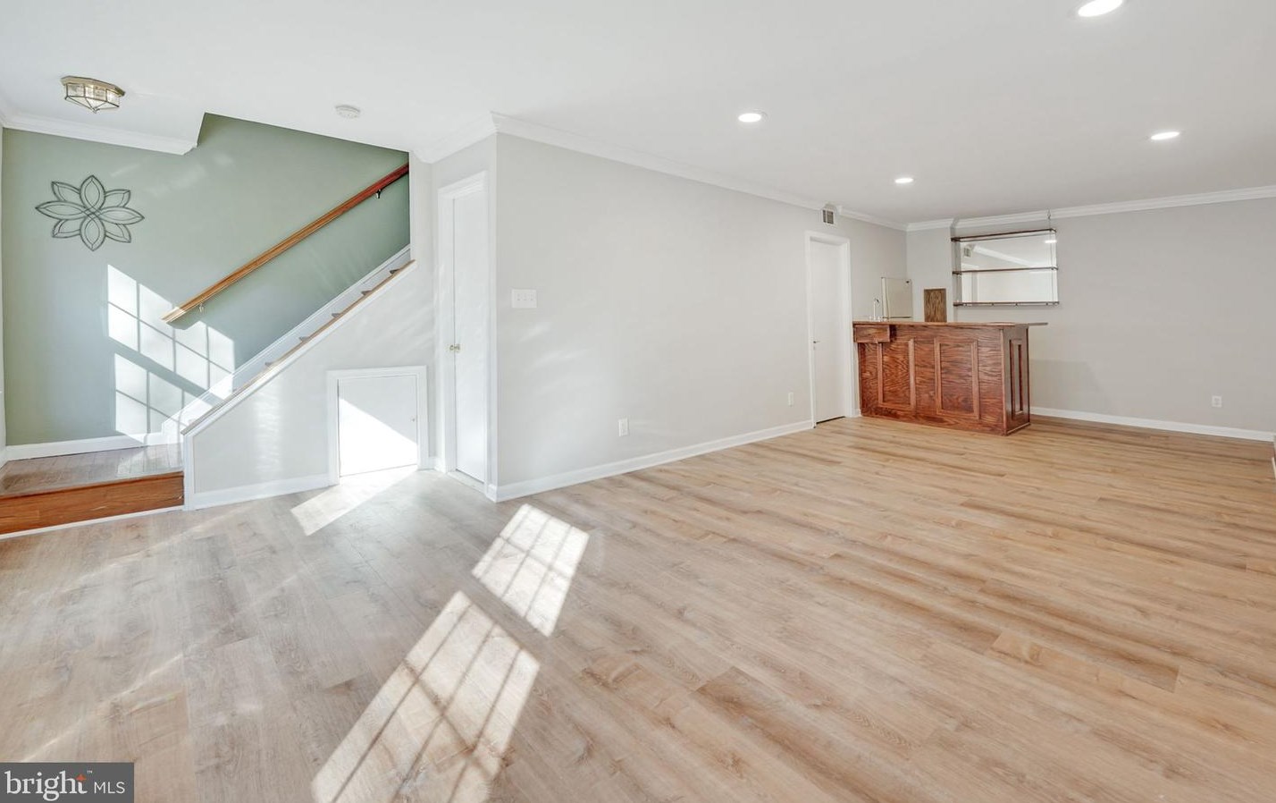 14827 Hoxton Sq, Centreville VA  20120-1838 exterior