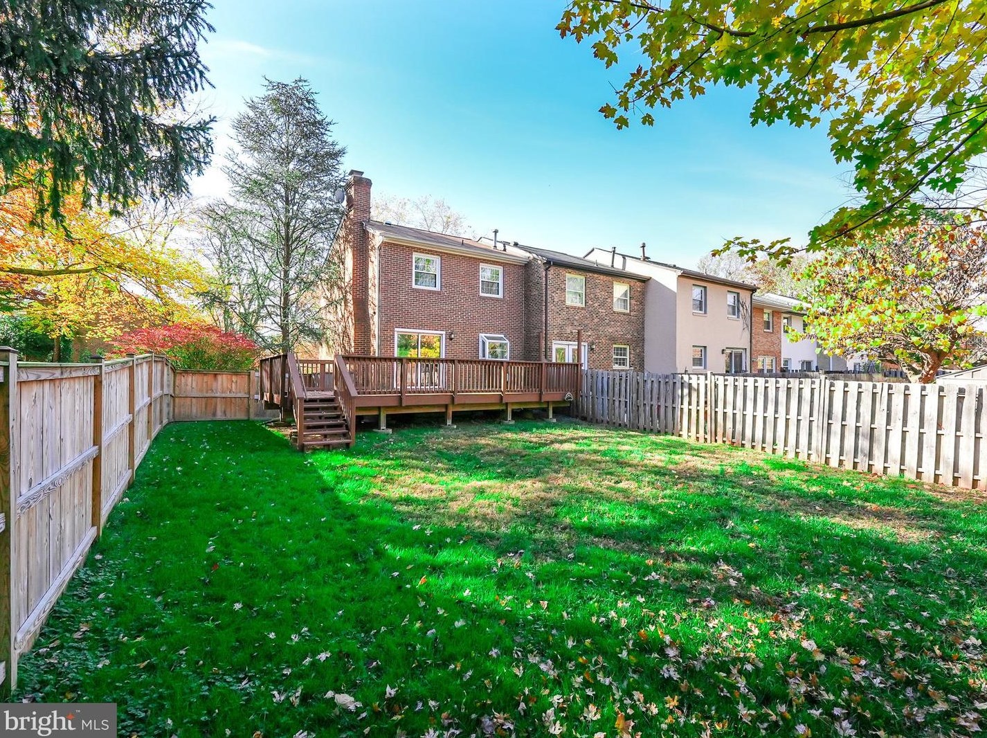 14827 Hoxton Sq, Centreville VA  20120-1838 exterior