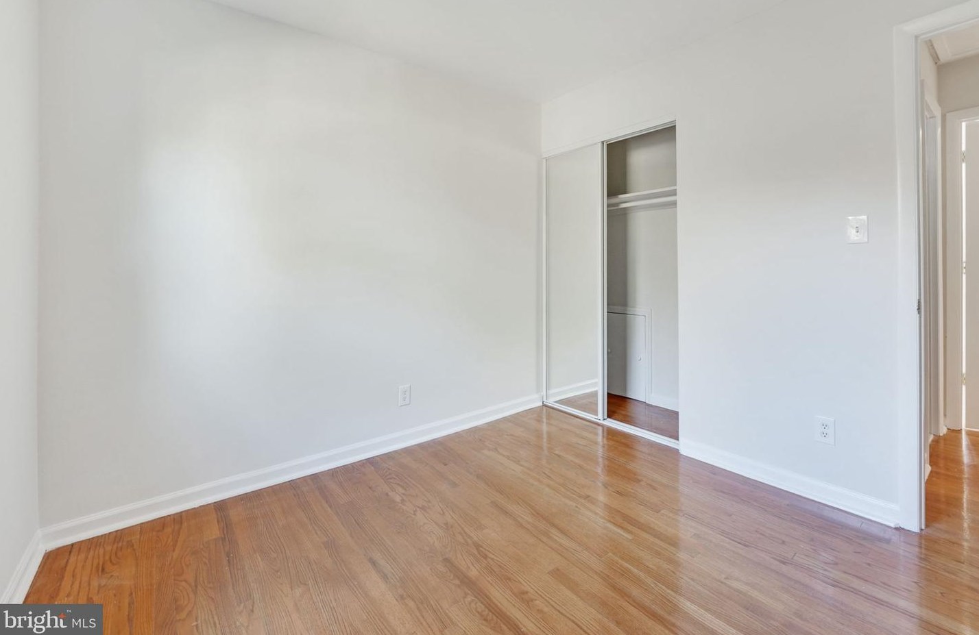 14827 Hoxton Sq, Centreville VA  20120-1838 exterior
