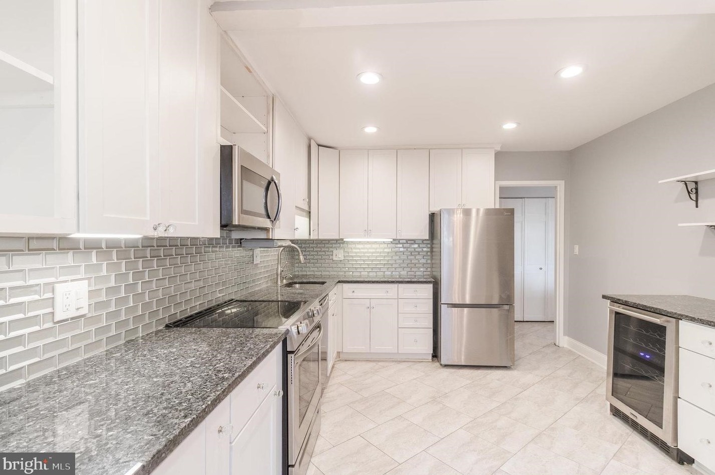 9730 Kingsbridge Dr #002, Fairfax, VA 22031