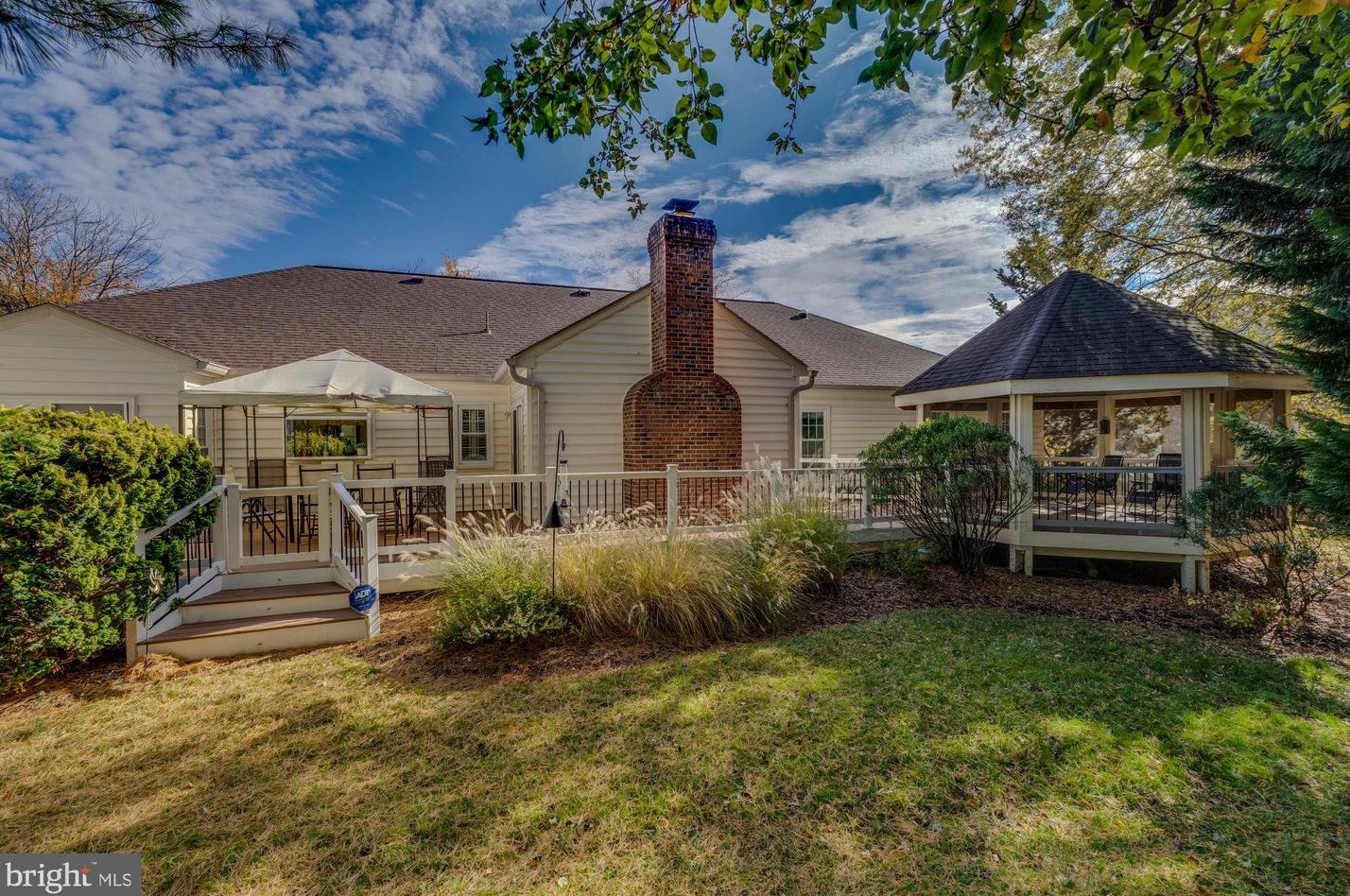 6464 Gristmill Square Ln, Centreville, VA 20120
