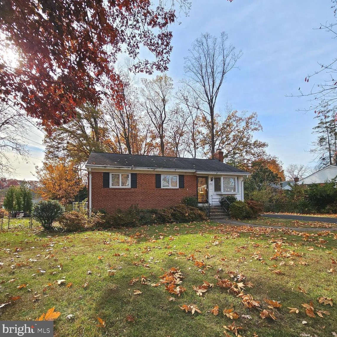 7429 Carol Ln, Falls Church, VA 22042
