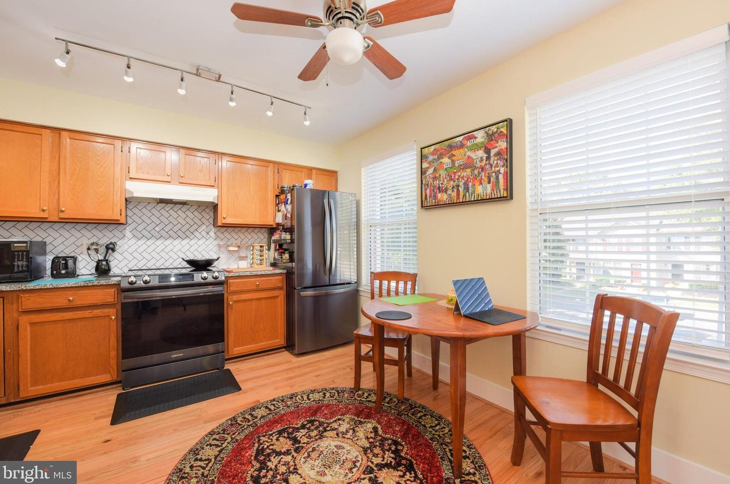 6805 Chasewood Cir, Centreville VA  20121-5031 exterior