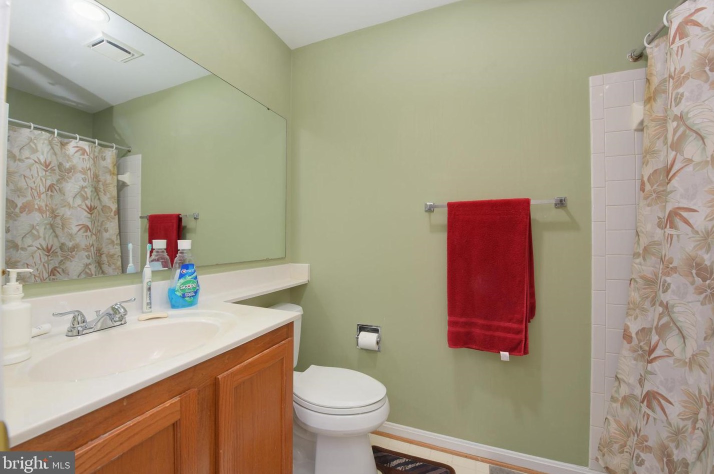 6805 Chasewood Cir, Centreville VA  20121-5031 exterior