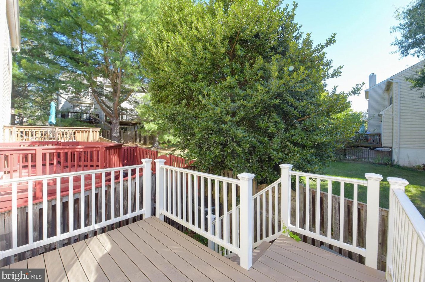 6805 Chasewood Cir, Centreville VA  20121-5031 exterior