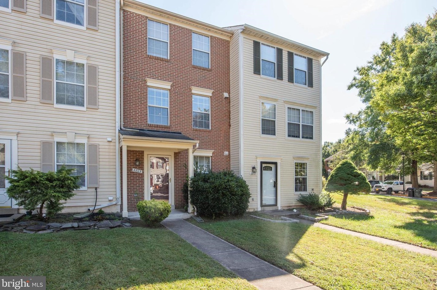 6805 Chasewood Cir, Centreville VA  20121-5031 exterior
