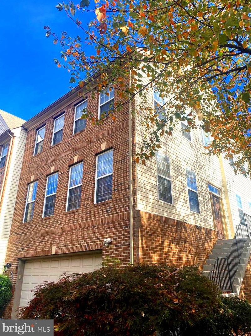 4233 Trumbo Ct, Fairfax, VA 22033