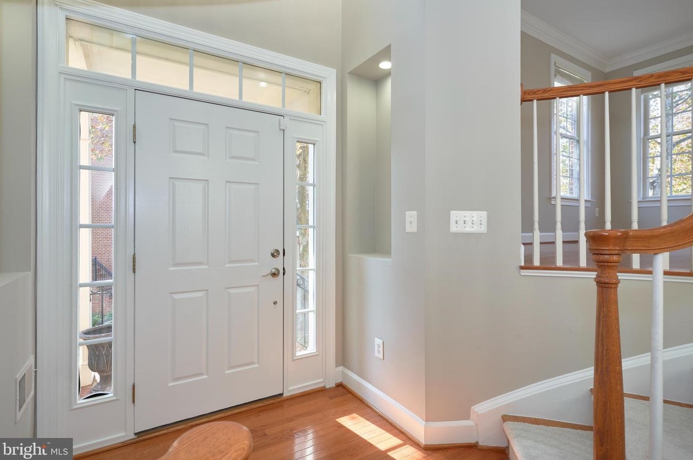 108 Herndon Mill Cir, Herndon, VA 20170