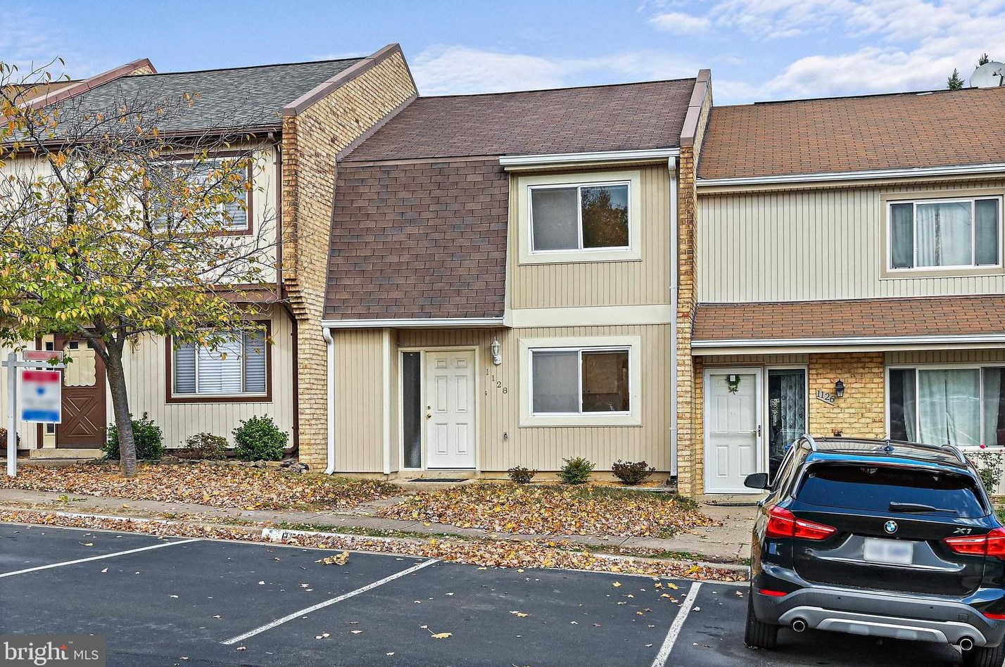 1128 Shannon Pl, Herndon, VA 20170