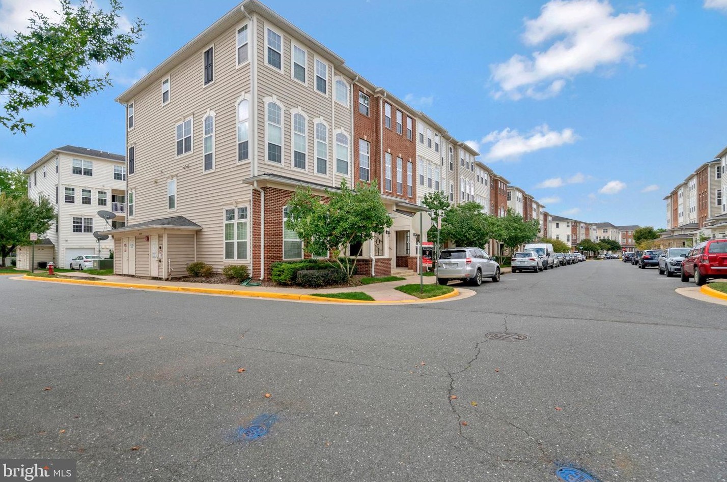 14251 Woven Willow Ln # 98, Centreville, VA