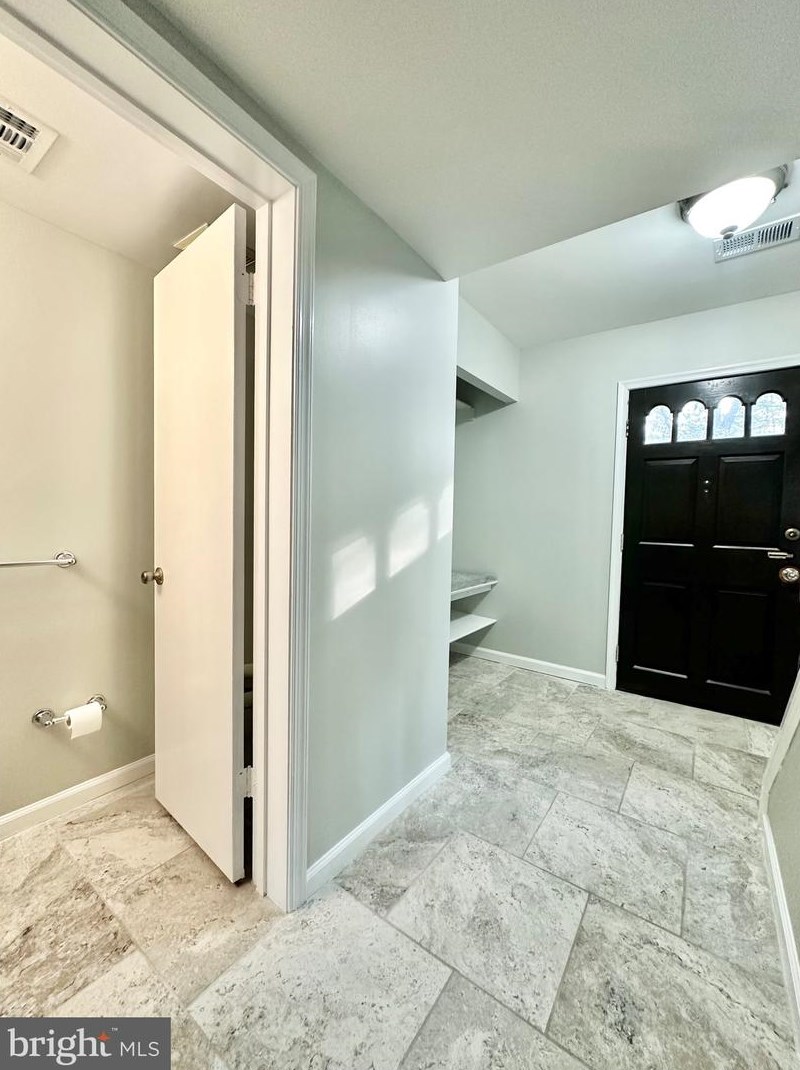 5126 Dahlgreen Pl, Springfield, VA 22015